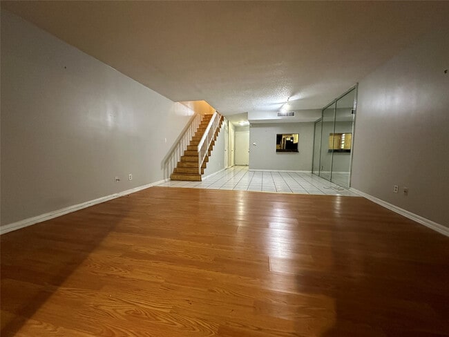 Building Photo - 6630 Racquet Club Dr