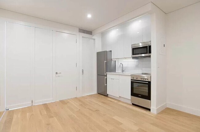 Building Photo - 7 RIVINGTON STREET