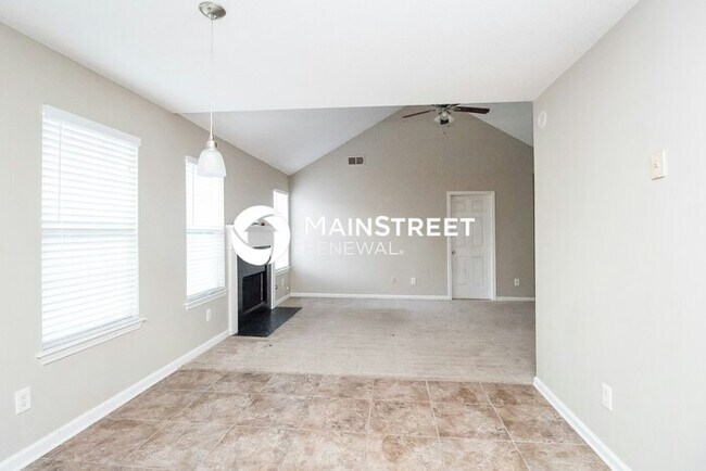 Building Photo - 3 Bedroom Pet-Friendly Home in Lithonia, GA with Main Street Renewal