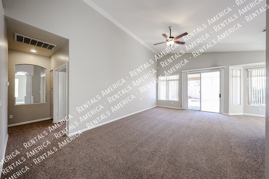 Building Photo - 13874 W Wilshire Dr
