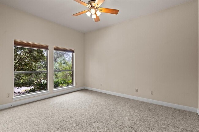 Building Photo - 17109 Northlake Hills Dr
