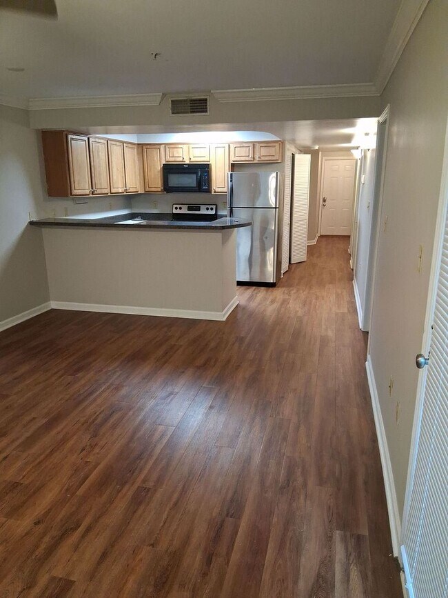 Building Photo - 2 Blocks from UT Law School - 3bd/2ba with TWO PARKING SPOTS Available for FALL 2026!