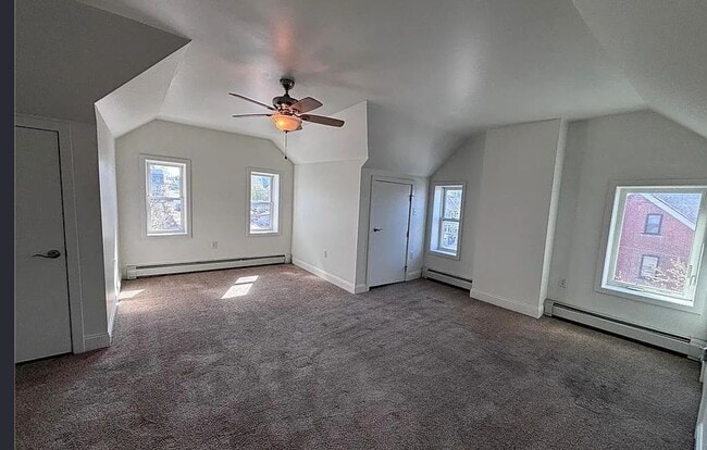 Building Photo - Spacious 3-Bedroom Apartment with Parking Limited-Time Offer!