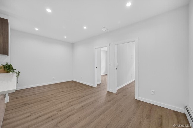 Building Photo - 91 Mineola Blvd