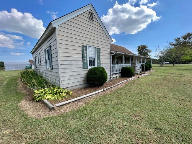 Building Photo - 784 S Sandy Hook Rd