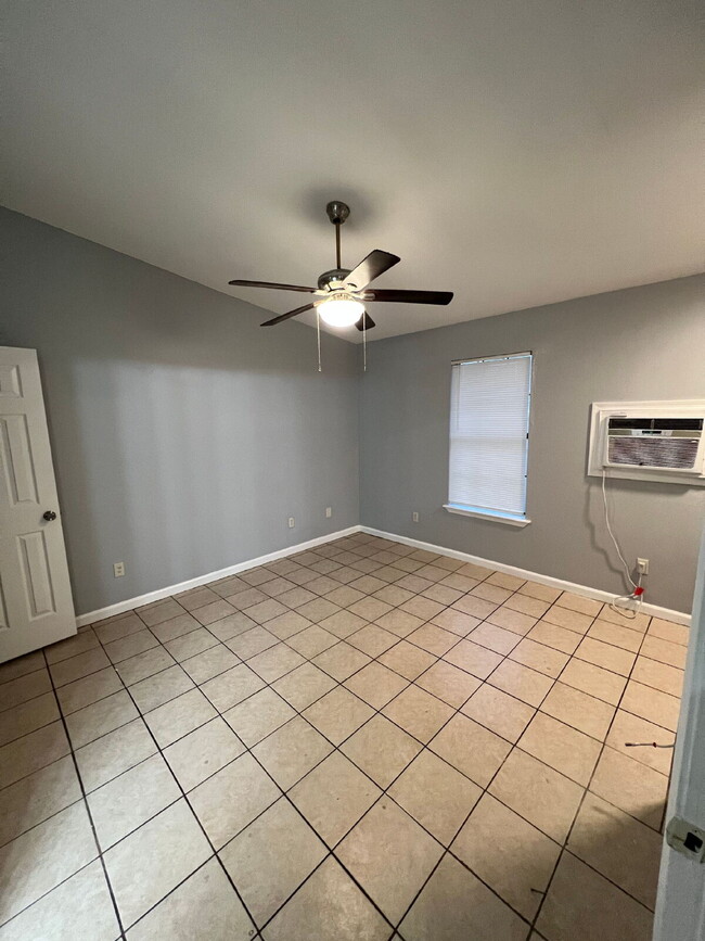 Building Photo - **"Charming 1-Bedroom Gem at Parnell Place, Jonesboro – Cozy 500 Sq Ft Living!"**