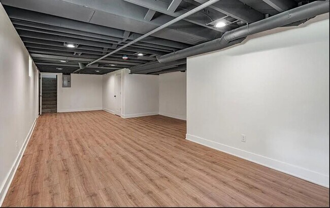 Building Photo - 6111 W 58th St