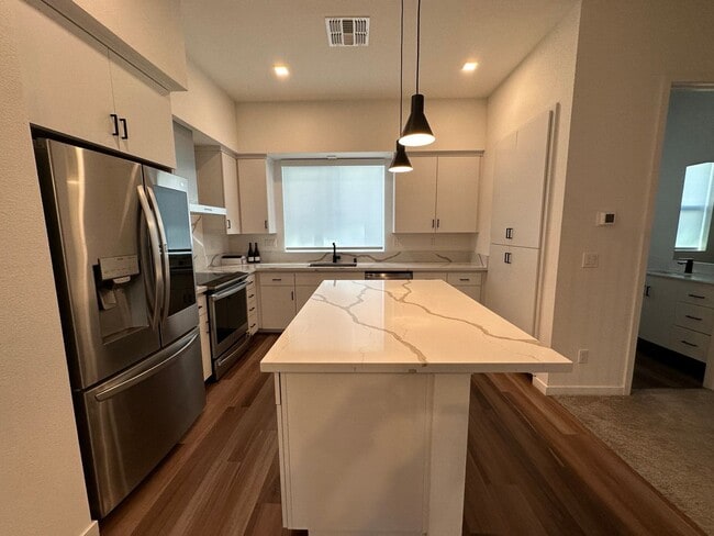 Building Photo - Newer Construction - Multi-Level Home with...