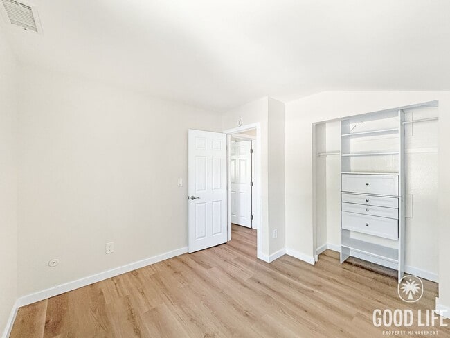 Building Photo - Modern 3BD/1.5BA Townhome in Tierrasanta with Kitchen Island, Private Yard, Pool & Tennis Court