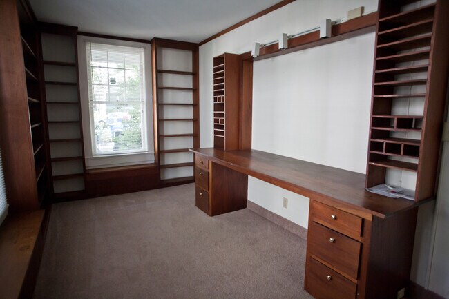 Building Photo - Live in a historic house close to UNC - Cameron-McCauley Historic District!