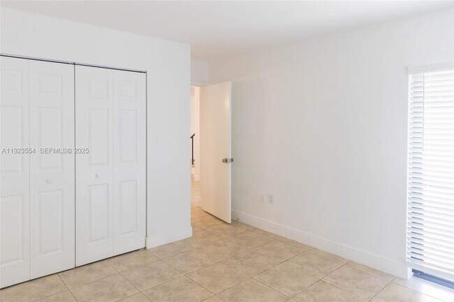 Building Photo - 7028 SW 106th Pl