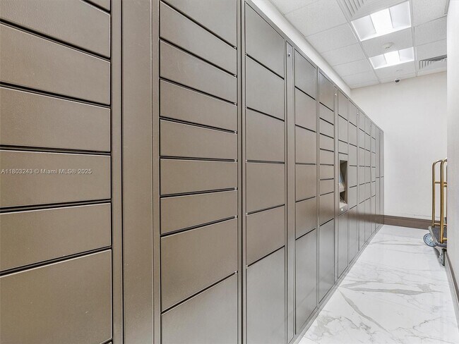 Building Photo - 301 Altara Ave