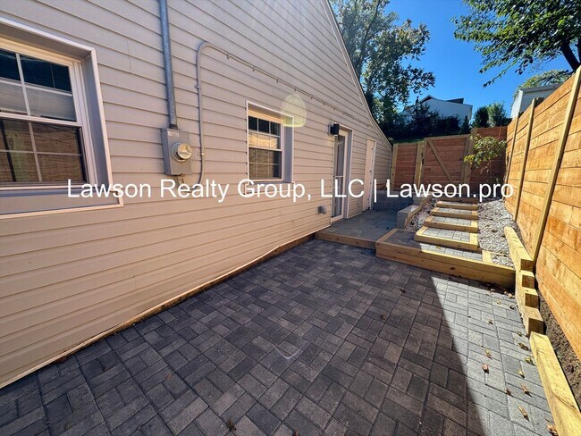 Building Photo - Updated, Cozy Two Bedroom Home in Wasena!