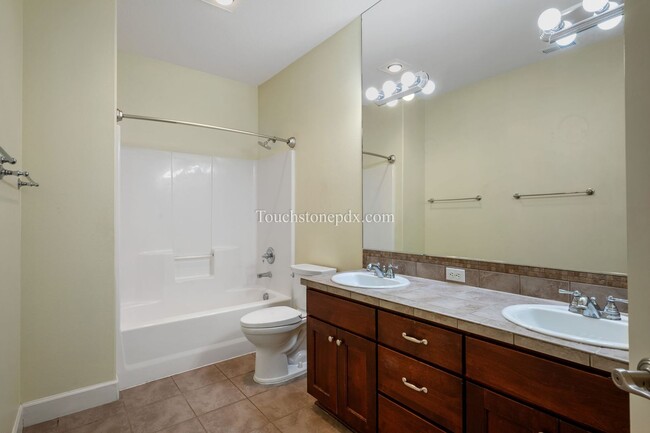 Building Photo - 4BD | 2.5 BA w/ Theater Room & Office in W...