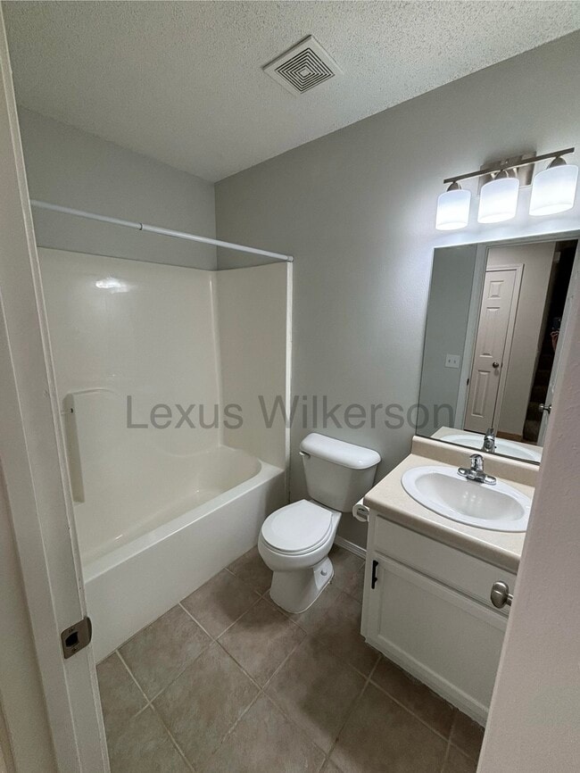 Building Photo - 3505 SW Victoria Pl