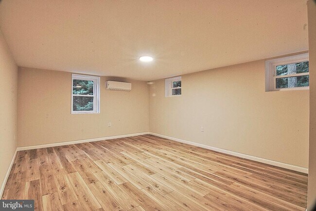 Building Photo - 1490 Chestnut Hill Rd