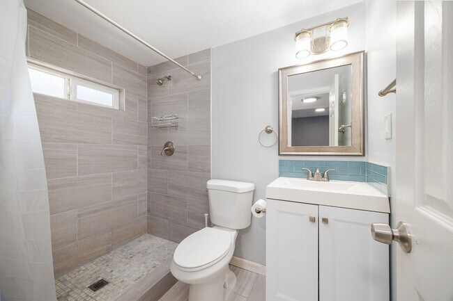 Building Photo - *REDUCED DEPOSIT* Spacious 3-Bedroom Upgra...