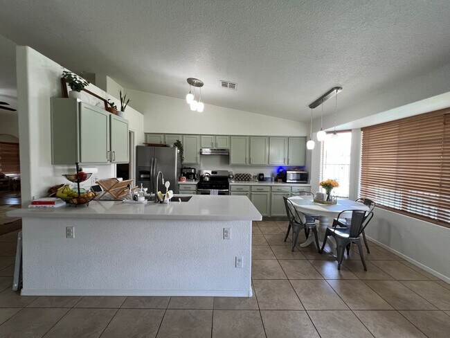 Building Photo - SOLAR & POOL HOME!