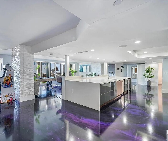 Building Photo - 1717 N Bayshore Dr