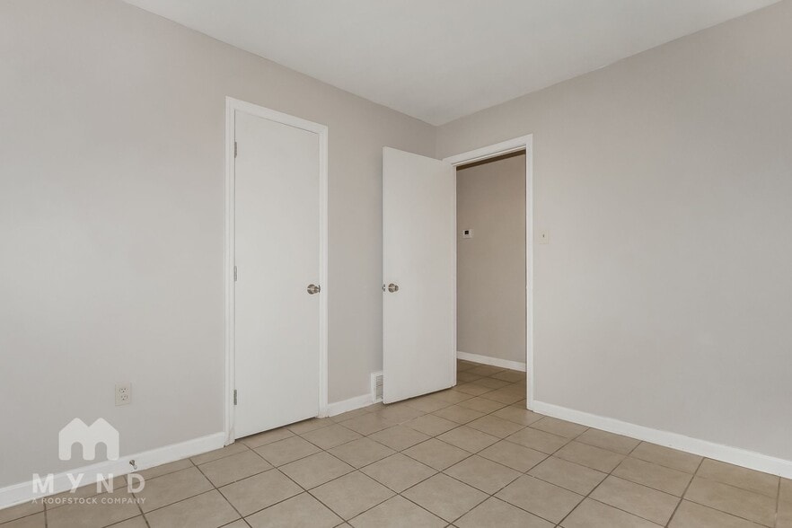 Building Photo - 10571 Chateau Dr