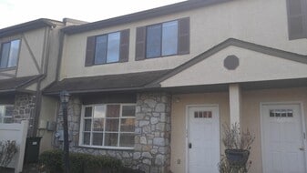 Building Photo - 2047 Jason Dr