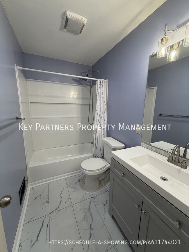 Building Photo - 821 S Edgemere Dr