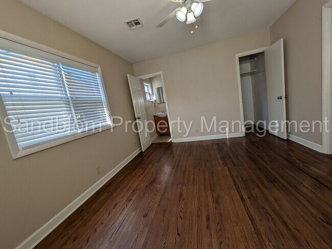 Building Photo - For Lease | Kendall-Whittier | 3 bed, 2 ba...