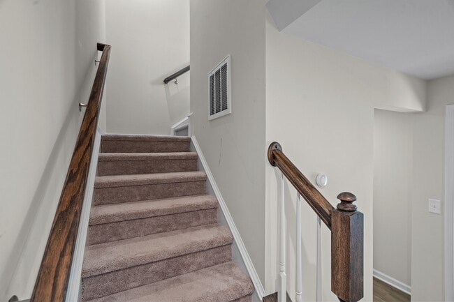 Building Photo - 1509 Newpoint Dr