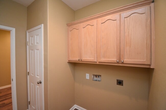 Building Photo - 130 Sherwood Dr