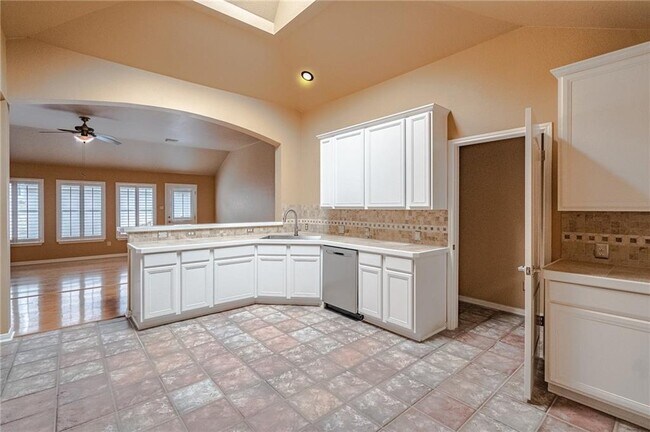 Building Photo - 27 Troon Dr