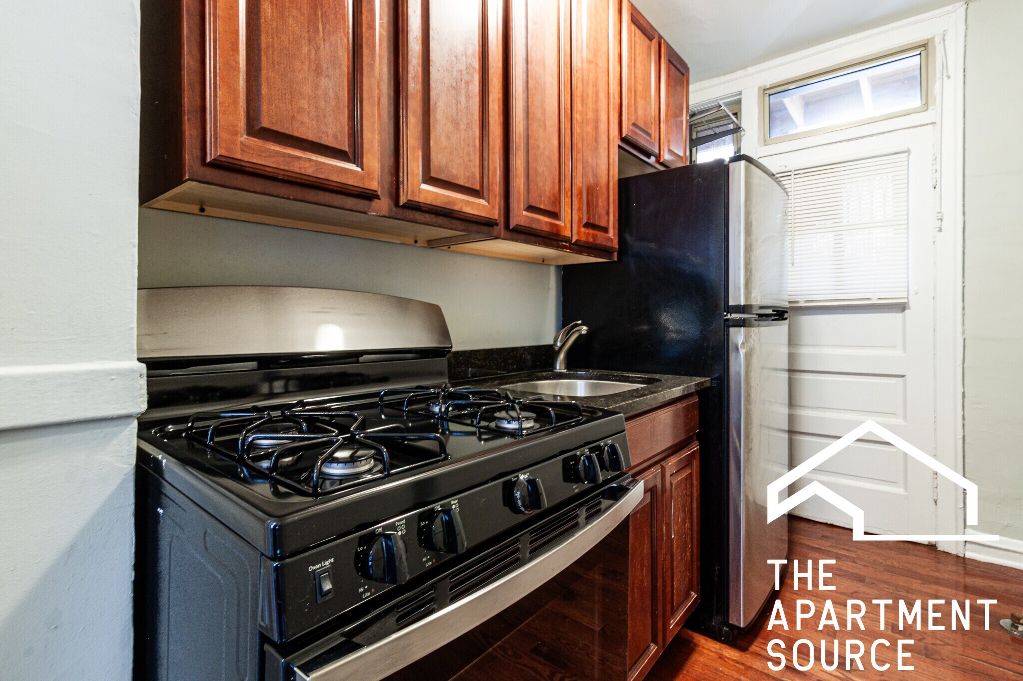 Building Photo - 542 W Surf St