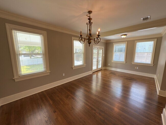 Building Photo - 3 Bed, 2 Bath Home in Southdowns - Fenced ...
