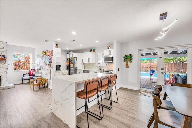 Building Photo - 15930 SW 90th Ave