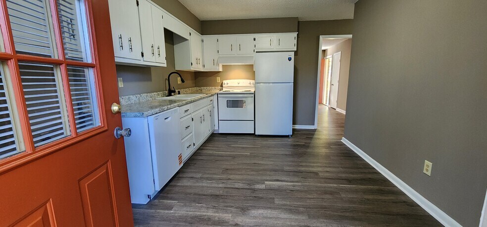 Cloverland-Denson-Kitchen - 704 Denson Ave SW