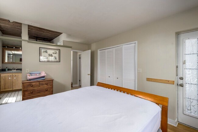 Building Photo - Gorgeous  Home In The Marmalade District O...