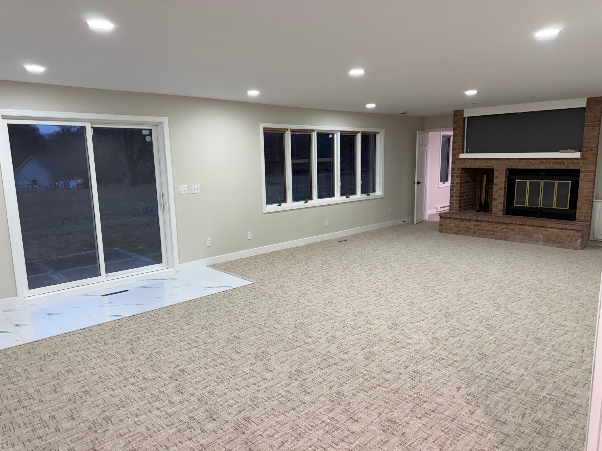 Building Photo - 5500 Vagabond Ln N