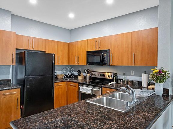 Building Photo - 1060 S Third St