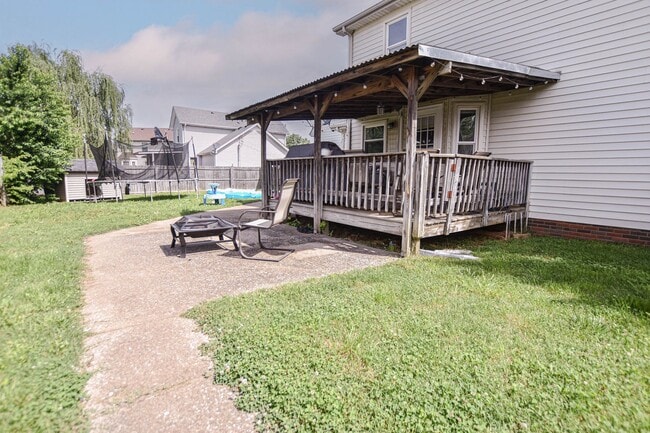 Building Photo - Pet Friendly Five Bedroom!