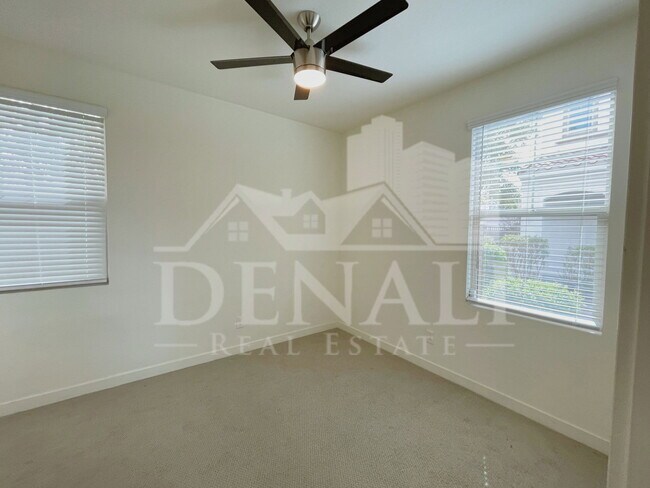 Building Photo - 17155 N 9th Pl