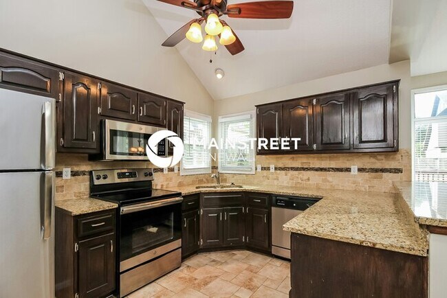 Building Photo - 3 Bedroom Pet-Friendly Home in Shawnee, KS with Main Street Renewal