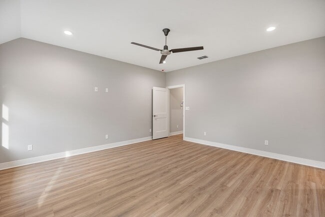 Building Photo - New construction 4 bedroom in Flint!