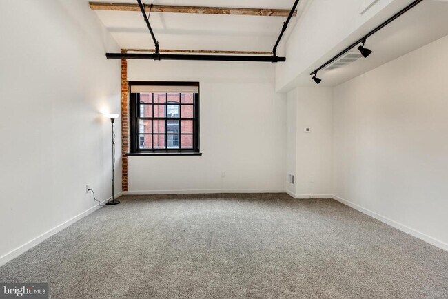 Building Photo - 303 Vine St