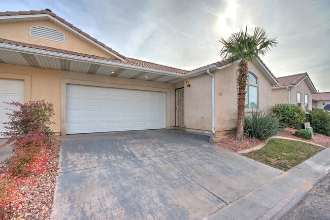 Building Photo - Five bedroom, three bath, 2,300 sq ft town...