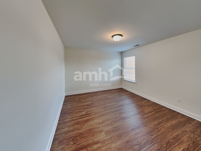 Building Photo - 706 Cyprus Ave
