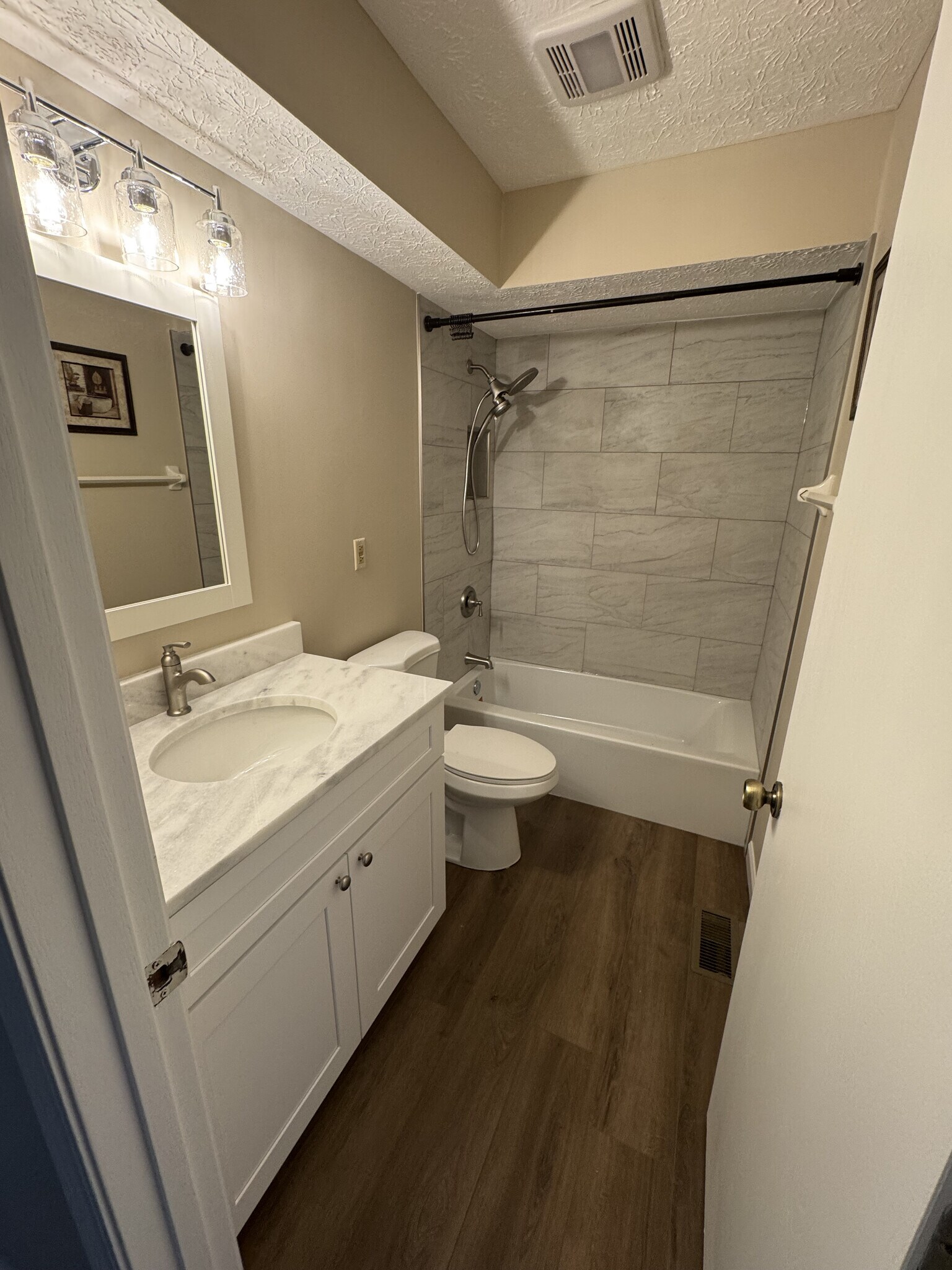 2nd Floor Bathroom - 7766 Hansgrove Ct
