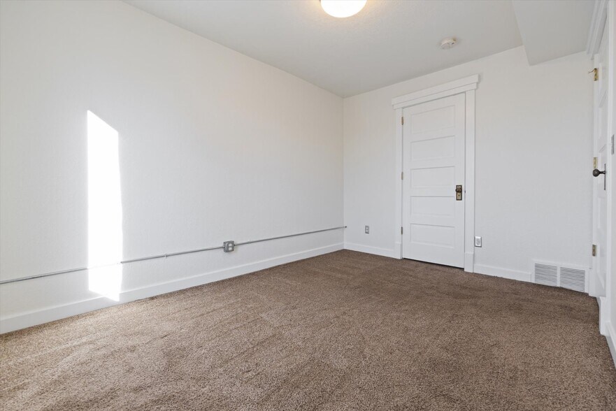 Building Photo - 117 Elati St Unit #2