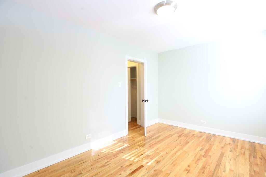 Building Photo - 556 W Arlington Pl