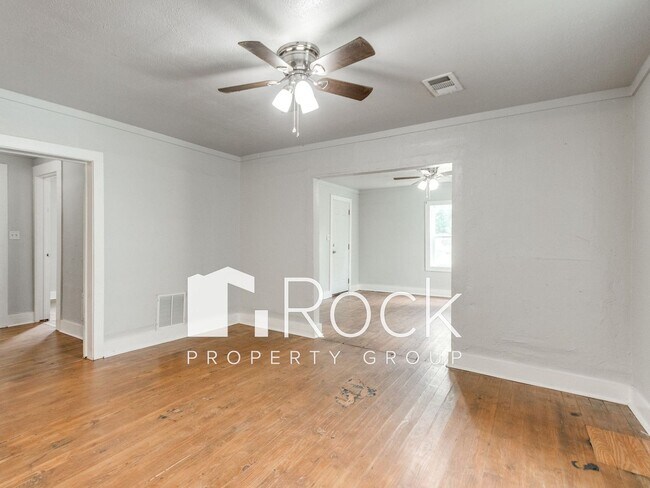 Building Photo - Updated Cozy 2 Bed 1 Bath Home in Guthrie ...