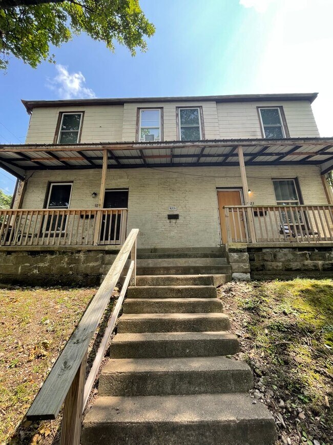 Building Photo - 923-925 N 9th Street