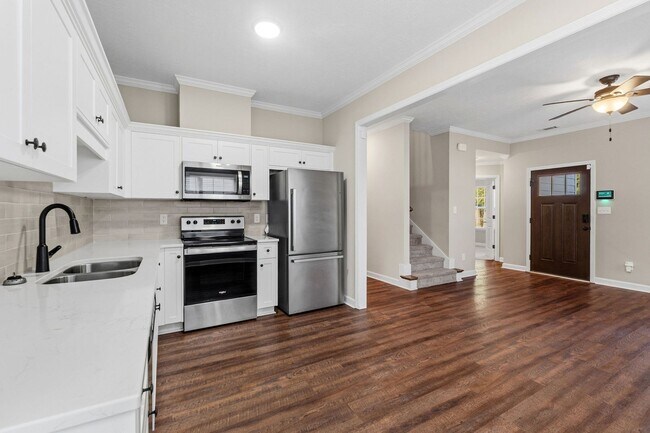 Building Photo - 302 Dorn St